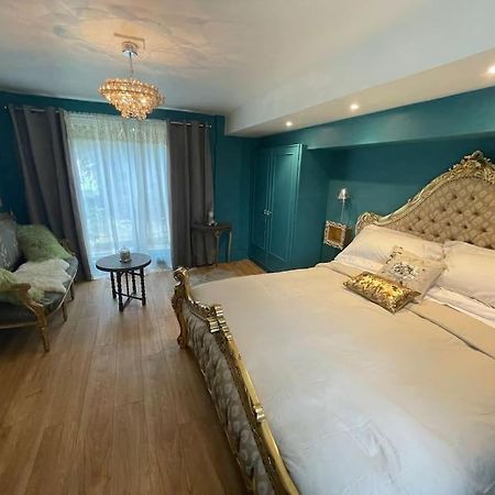 The Big Cosy Boudoir Bed + Hot Tub Daire Harvington Dış mekan fotoğraf