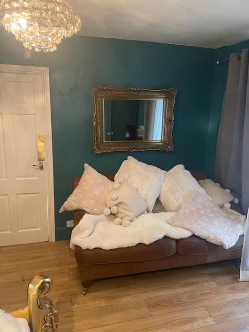 The Big Cosy Boudoir Bed + Hot Tub Daire Harvington Dış mekan fotoğraf